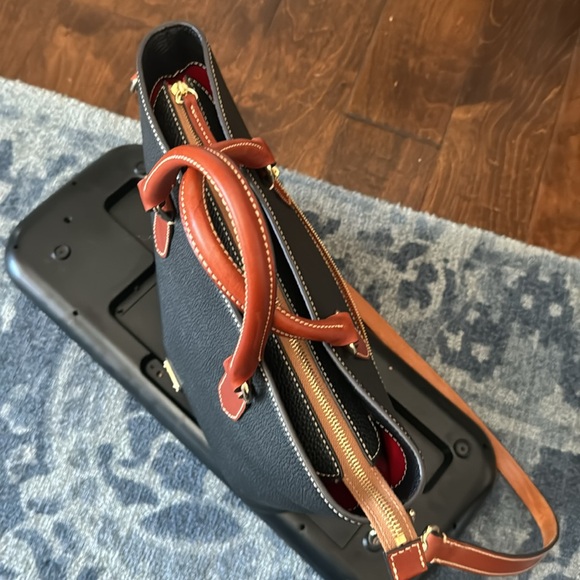 Dooney and Bourke Editors tote NWOT - Picture 5 of 9